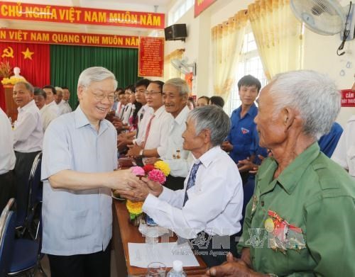 Party chief pays working visit to Phu Yen - ảnh 1